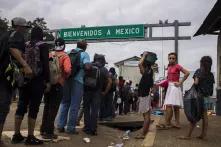 A las 11:57 de la mañana del 19 de enero, el último grupo de migrantes ingresó a las oficinas del paso fronterizo El Ceibo para registrarse. El gobierno de México les prometía trabajo, y llevarlos a un lugar seguro en el estado de Tabasco. Foto: Víctor Peña.