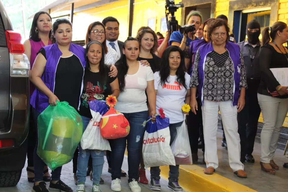 María del Tránsito, Cinthia Marcela y Alba Lorena, recobranron su libertad acompañada de diferentes organizaciones feministas.